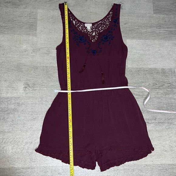 Cape Juby, Floral Embroidery on Front Romper Genoese Lace Back, Women’s Small - Picture 11 of 13